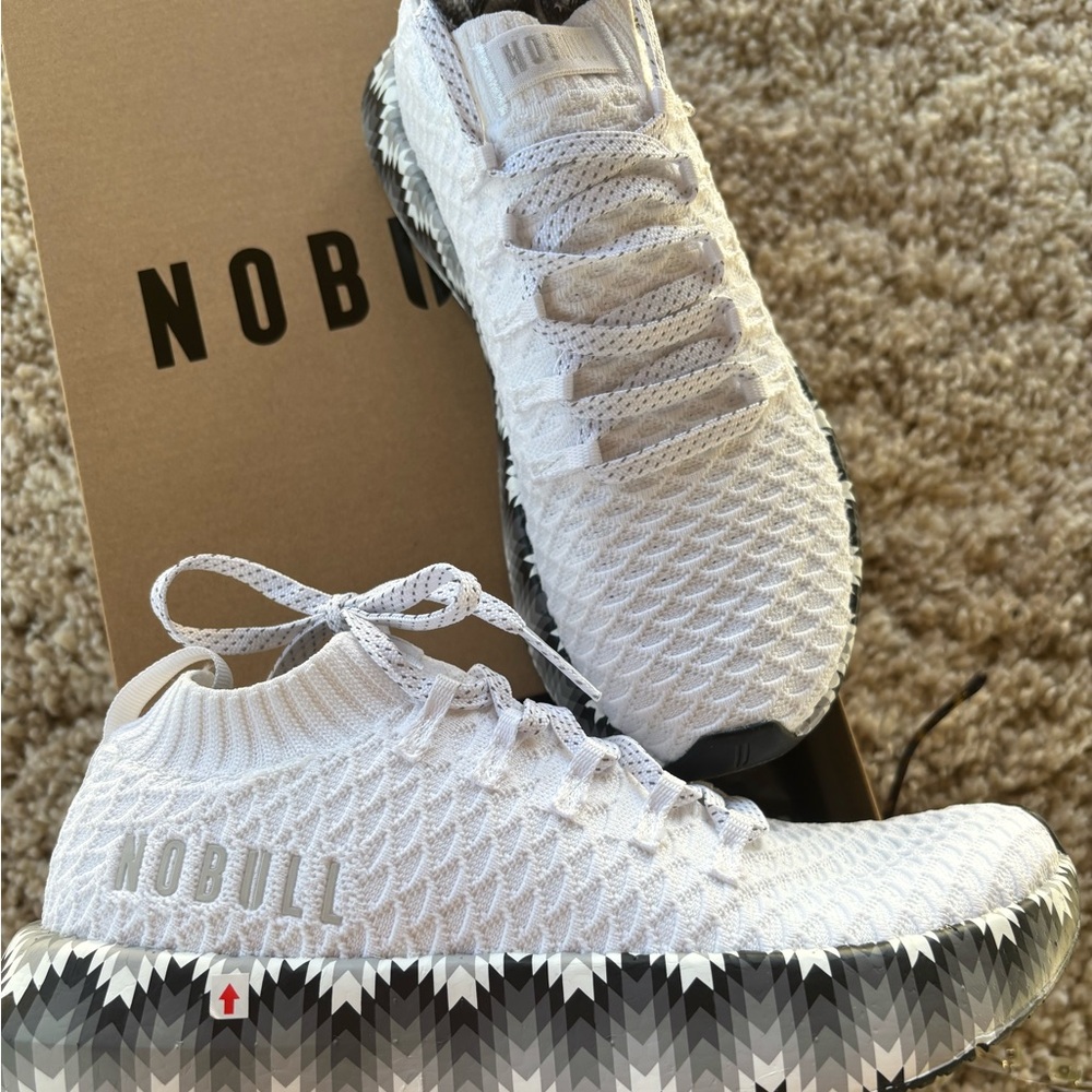 NOBULL Drive Knit Sneaker Womens 7.5
Fits like Size 7
